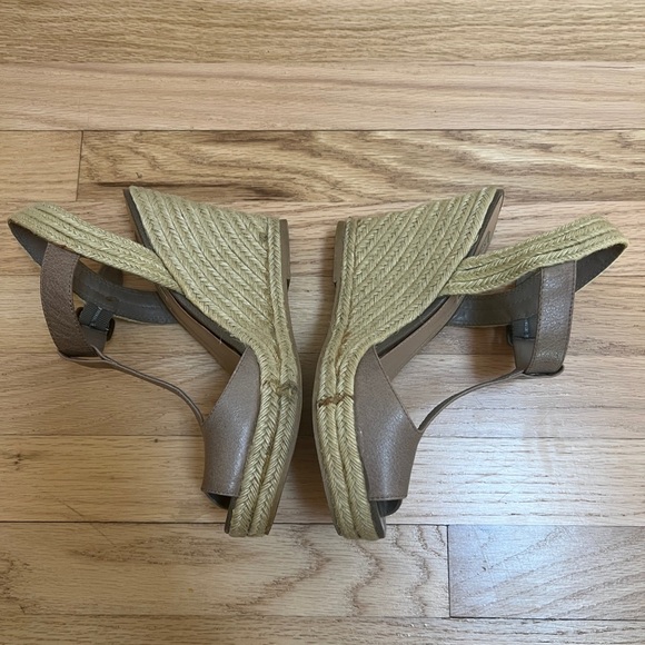Steve Madden Wade Espadrille Wedge Size 8.5 Taupe Leather Upper Rattan Heels - Picture 5 of 9